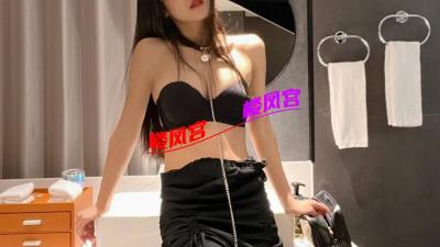 居家少妇玩的很尽兴