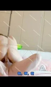 落地镜前各种姿势调教暴操某高校女研究生