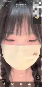 超高颜值大奶妹骚话不断，短裤勒进小穴里，上