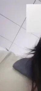 颜值很高的眼镜妹真的骚小穴座脸舔奶头各种动作诱惑，下