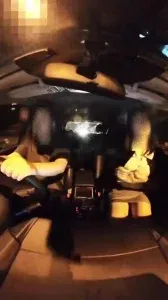 少妇开始扎头发我就知道她要整活了口到一半遇到了警察叔叔她立马整理衣服