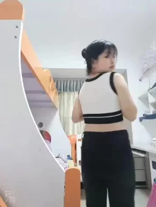 实录良家小骚逼自慰给我看，双手扣逼玩的就是真实