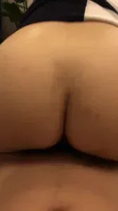 #一周一淦妹子忍耐不了了，在客厅边看A片边坐莲