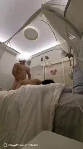 媳妇不在 美人妻跑到家里榨干我