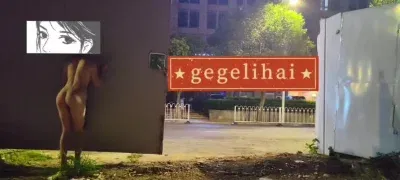 人前还是人后？听听背景声
