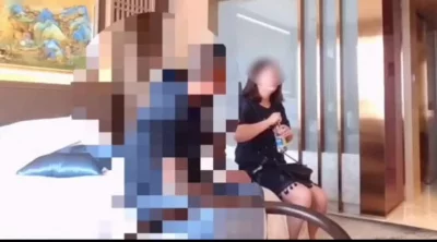 把你老公的帽子越来越绿好不好 少妇千里偷情送逼 逼好痒快草我 插到底