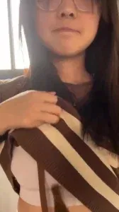 眼镜妹真乃人间极品！看着清纯却是个反差婊在家偷偷自嗨