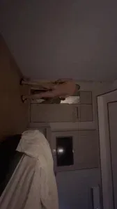绝对经典，镜子前